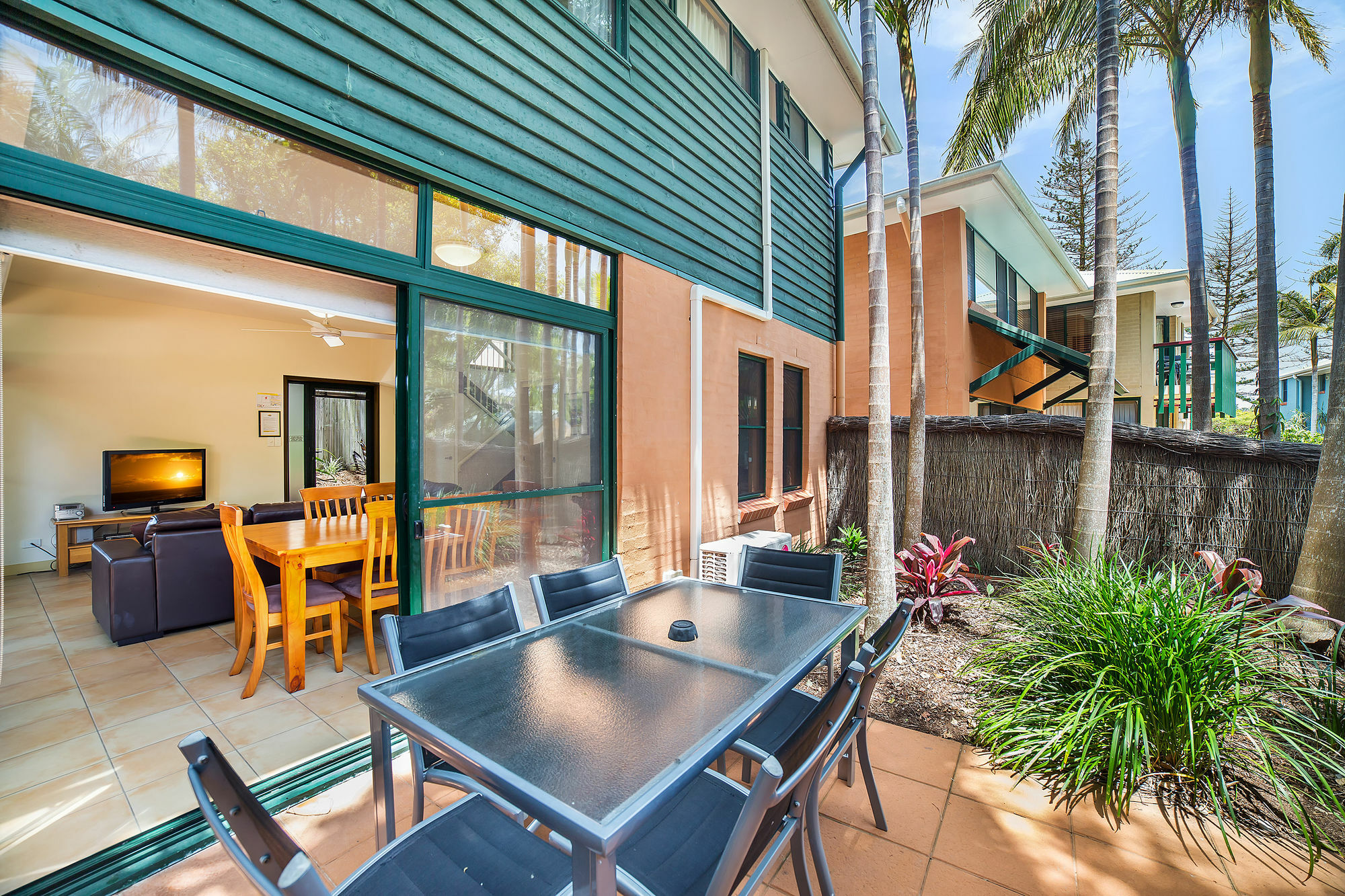 The Crest Byron Bay Aparthotel ภายนอก รูปภาพ