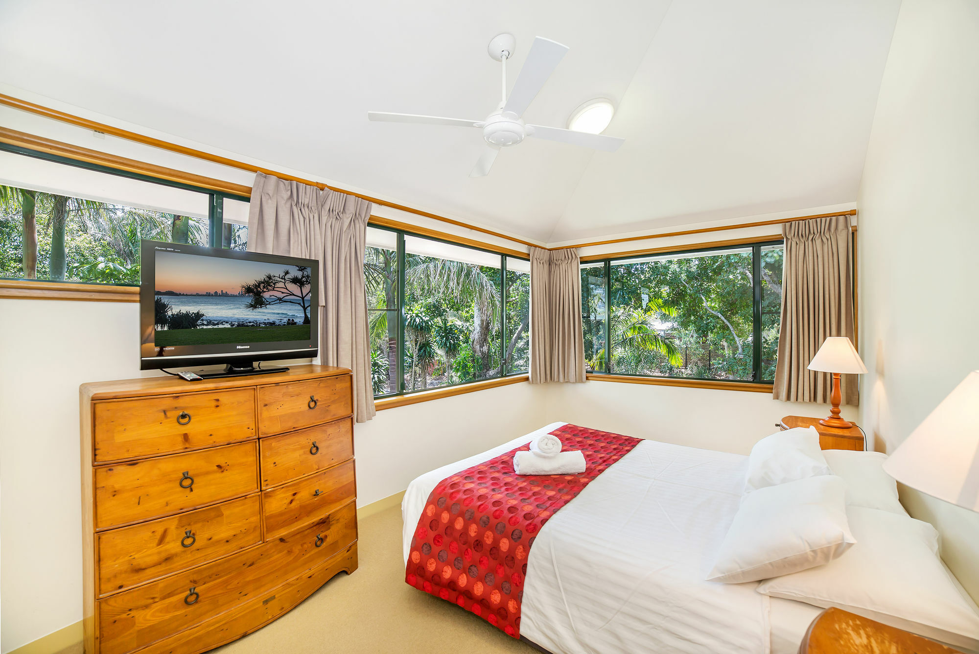 The Crest Byron Bay Aparthotel ภายนอก รูปภาพ