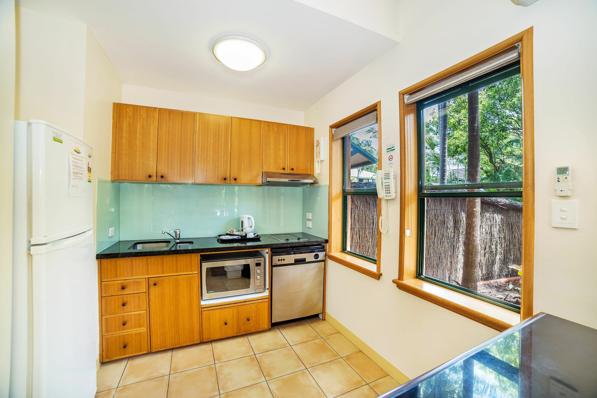 The Crest Byron Bay Aparthotel ภายนอก รูปภาพ